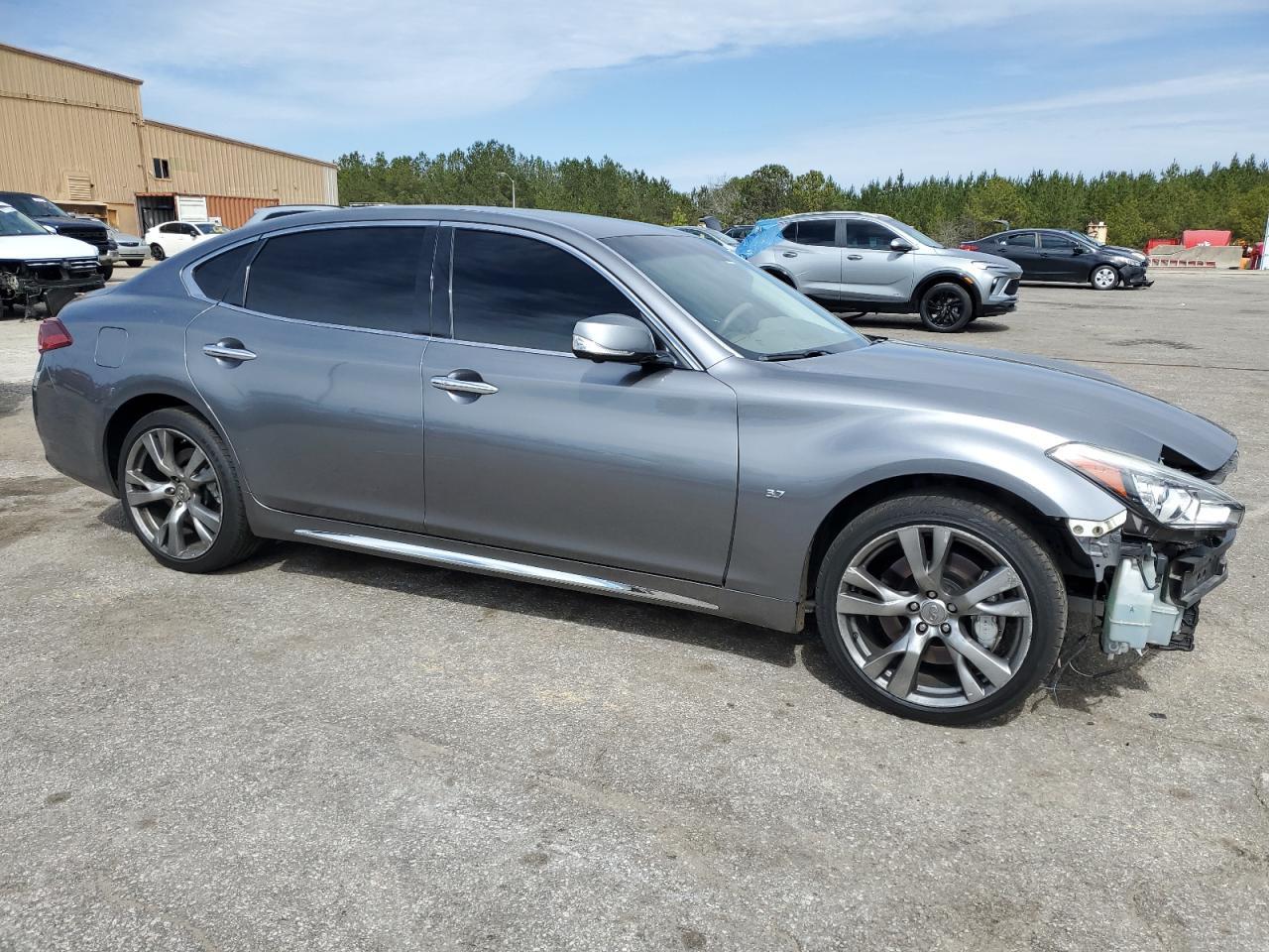 2015 INFINITI Q70