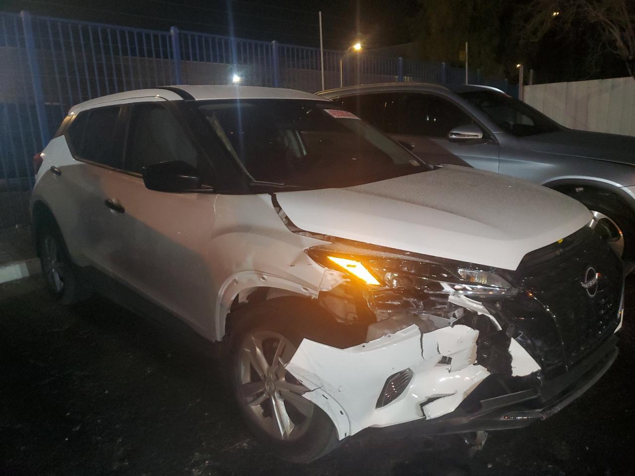 2024 NISSAN KICKS