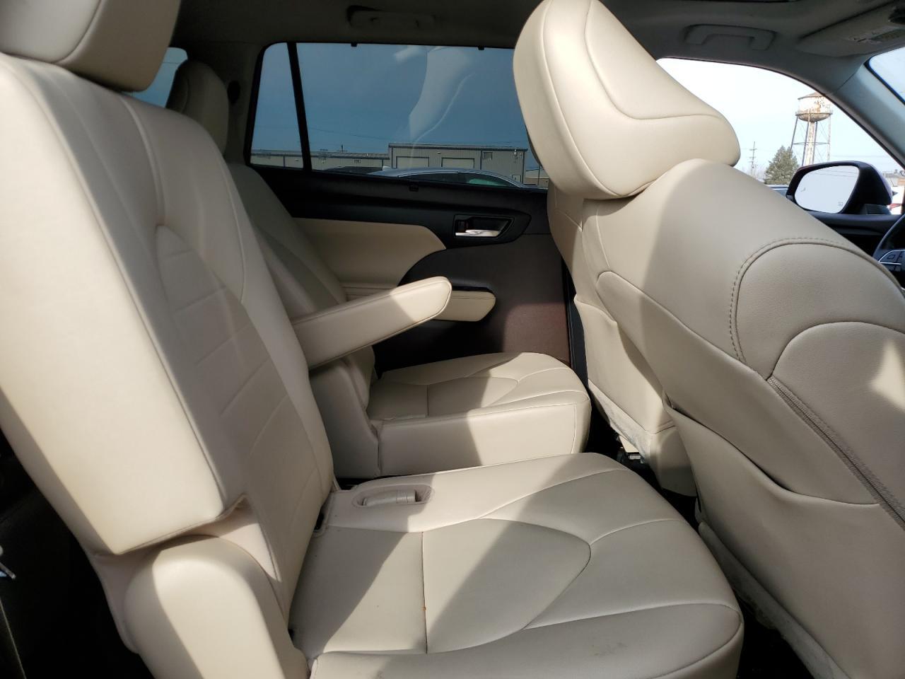 2020 TOYOTA HIGHLANDER
