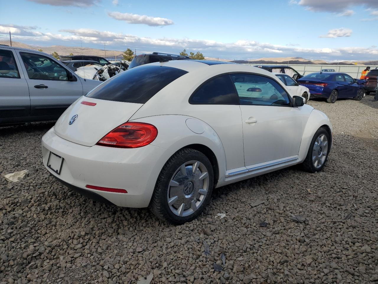 2013 VOLKSWAGEN Beetle