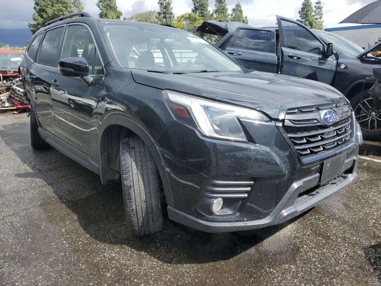 2022 SUBARU FORESTER