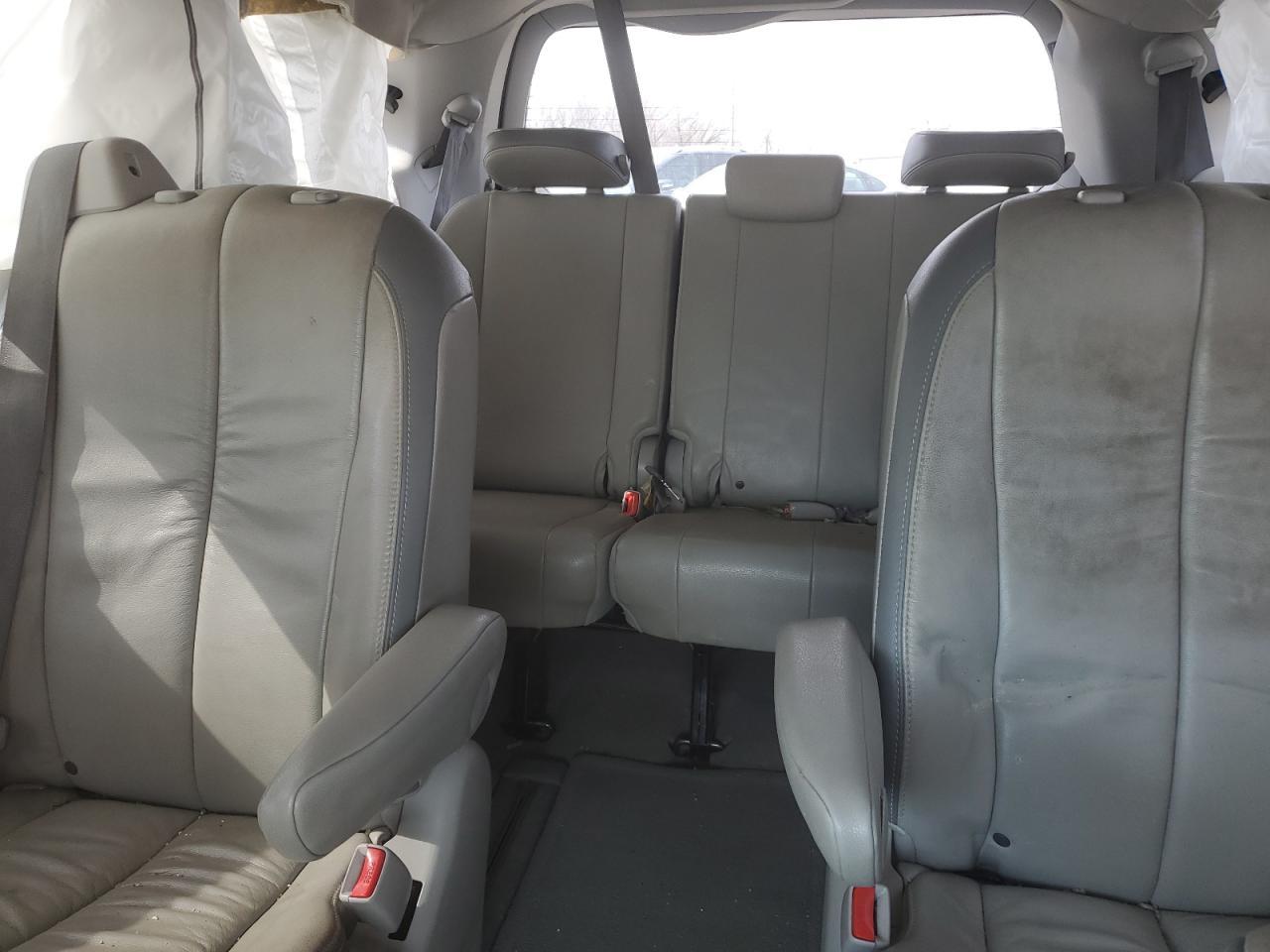 2014 TOYOTA SIENNA