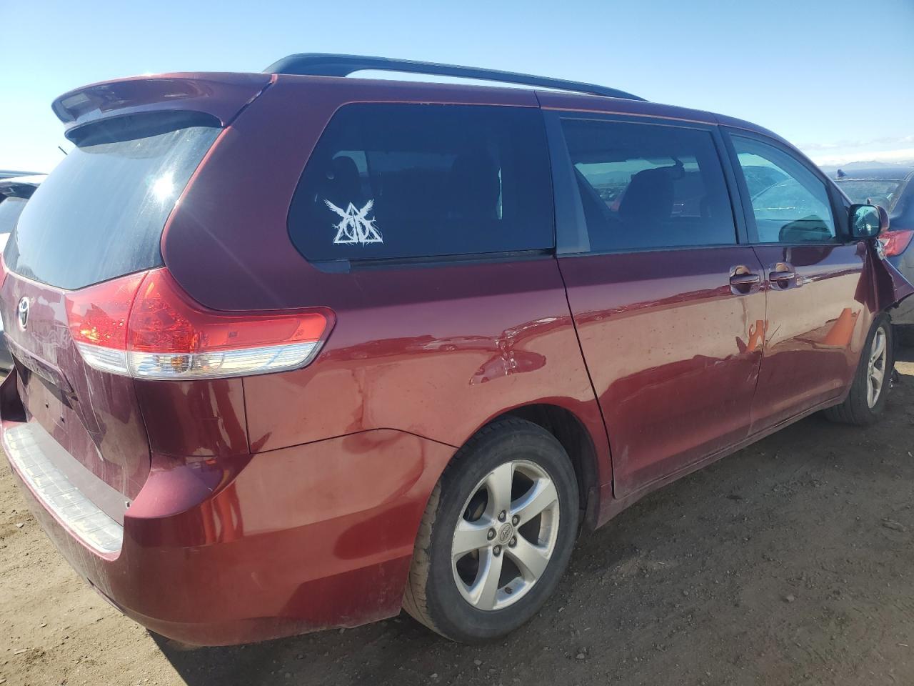 2012 TOYOTA SIENNA