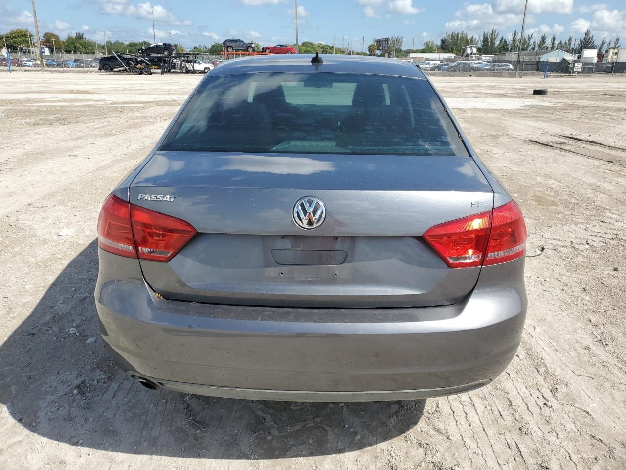 2012 VOLKSWAGEN Passat