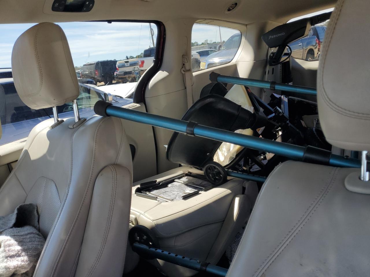 2021 CHRYSLER Voyager