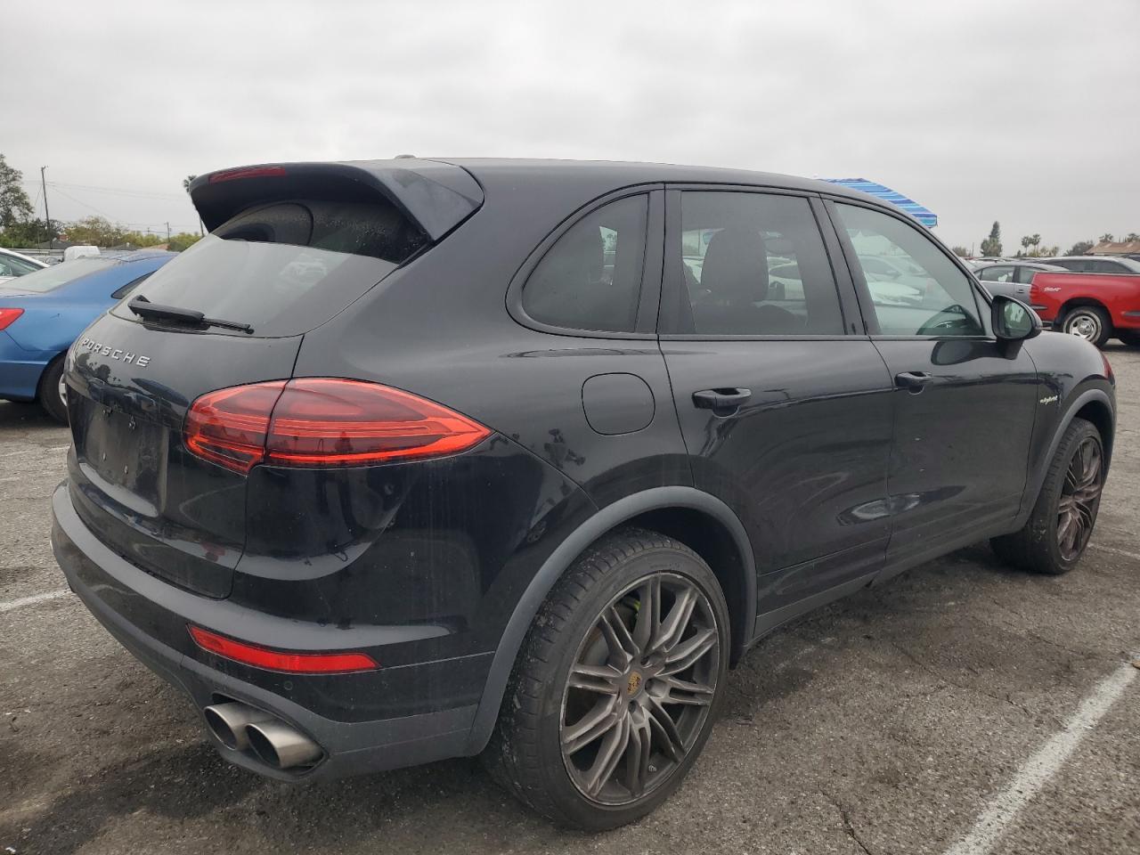 2015 PORSCHE CAYENNE