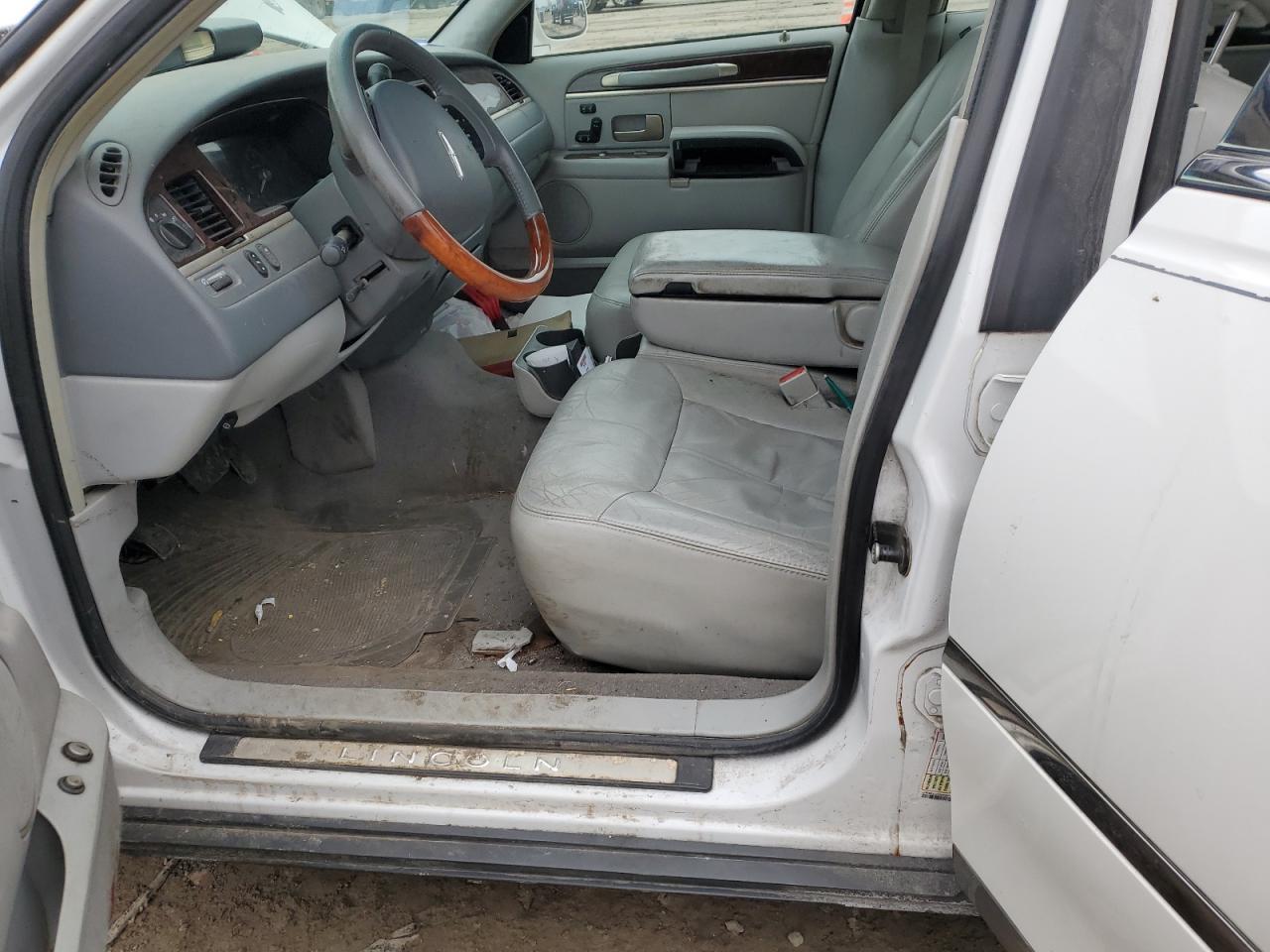2007 LINCOLN Town Car
