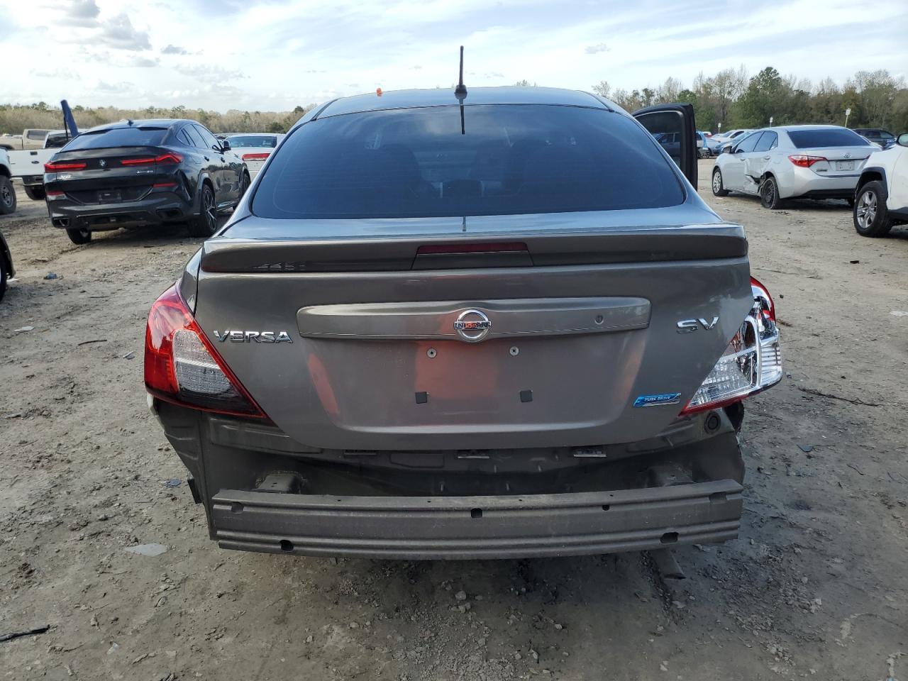 2016 NISSAN VERSA