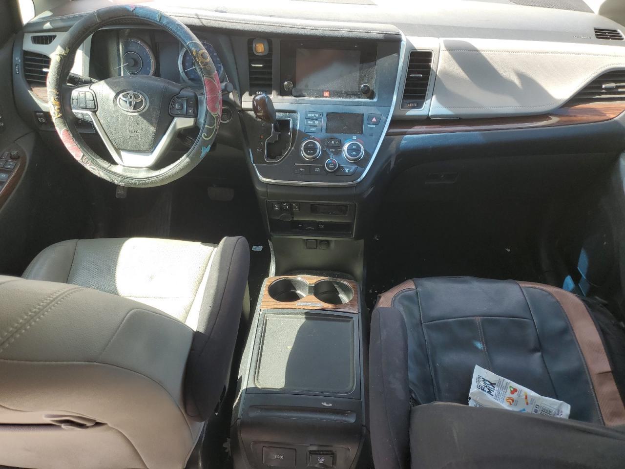 2017 TOYOTA SIENNA