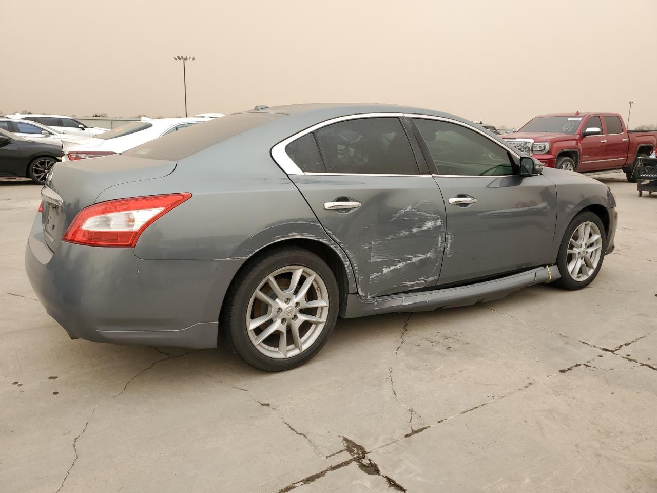 2010 NISSAN Maxima