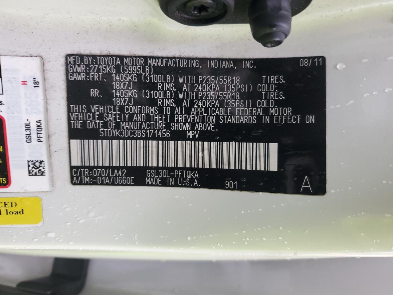 2011 TOYOTA SIENNA