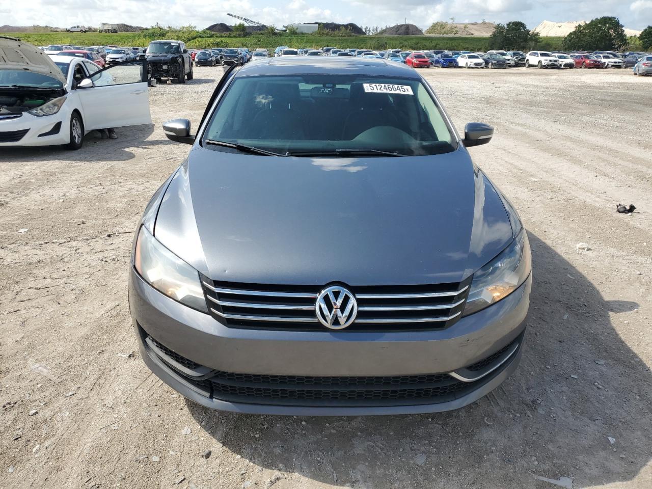 2012 VOLKSWAGEN Passat