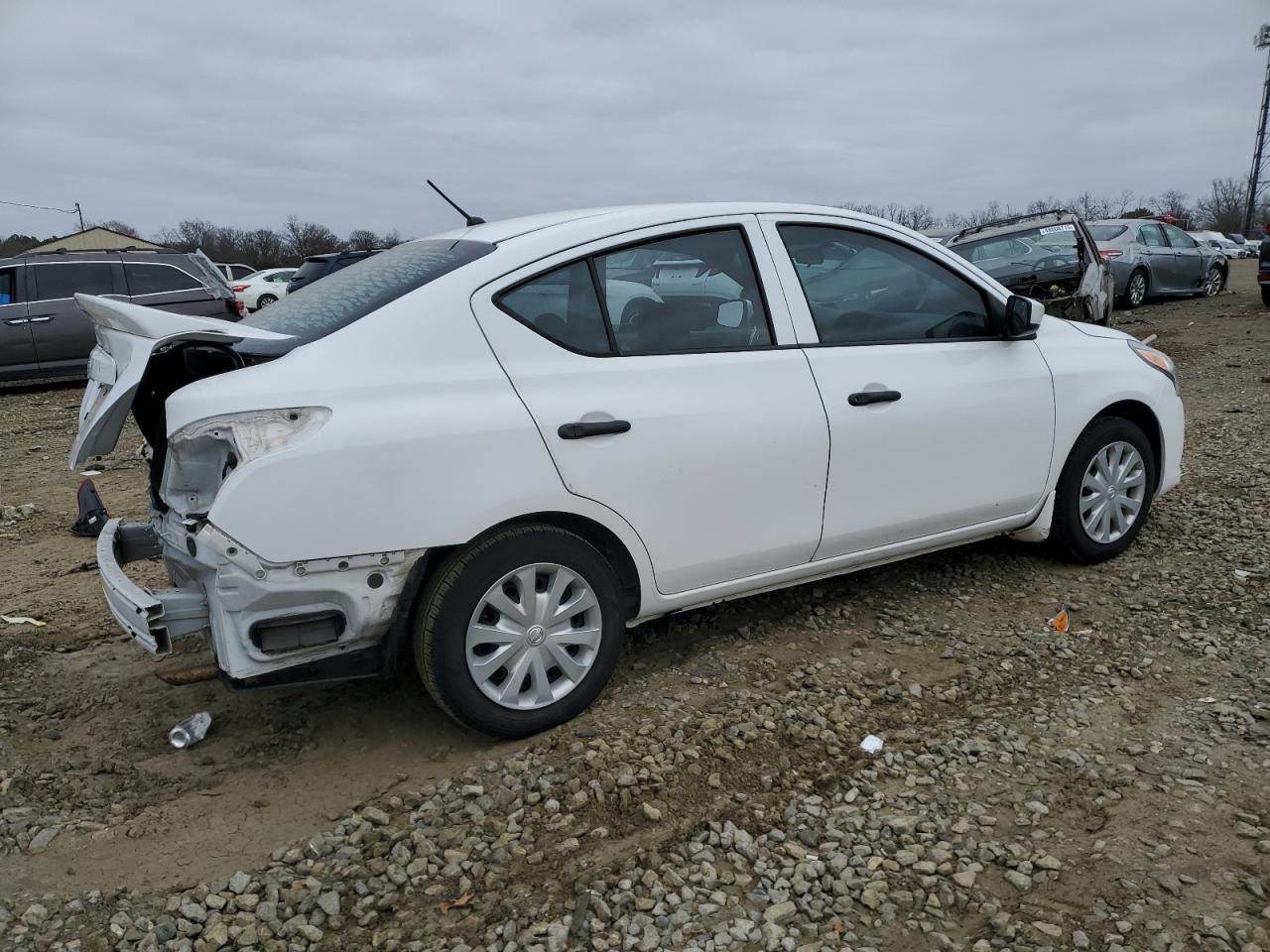2017 NISSAN VERSA