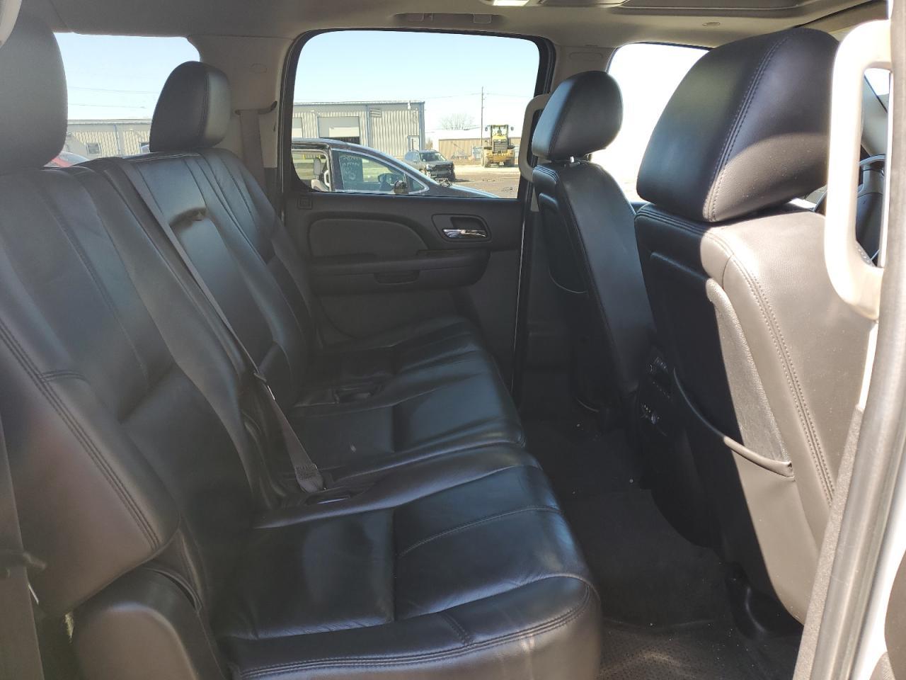 2011 CHEVROLET Suburban