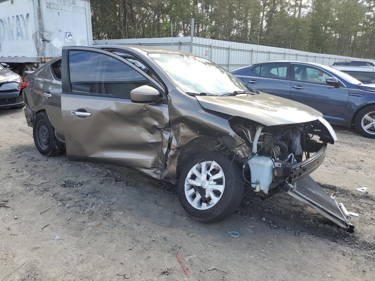 2016 NISSAN VERSA