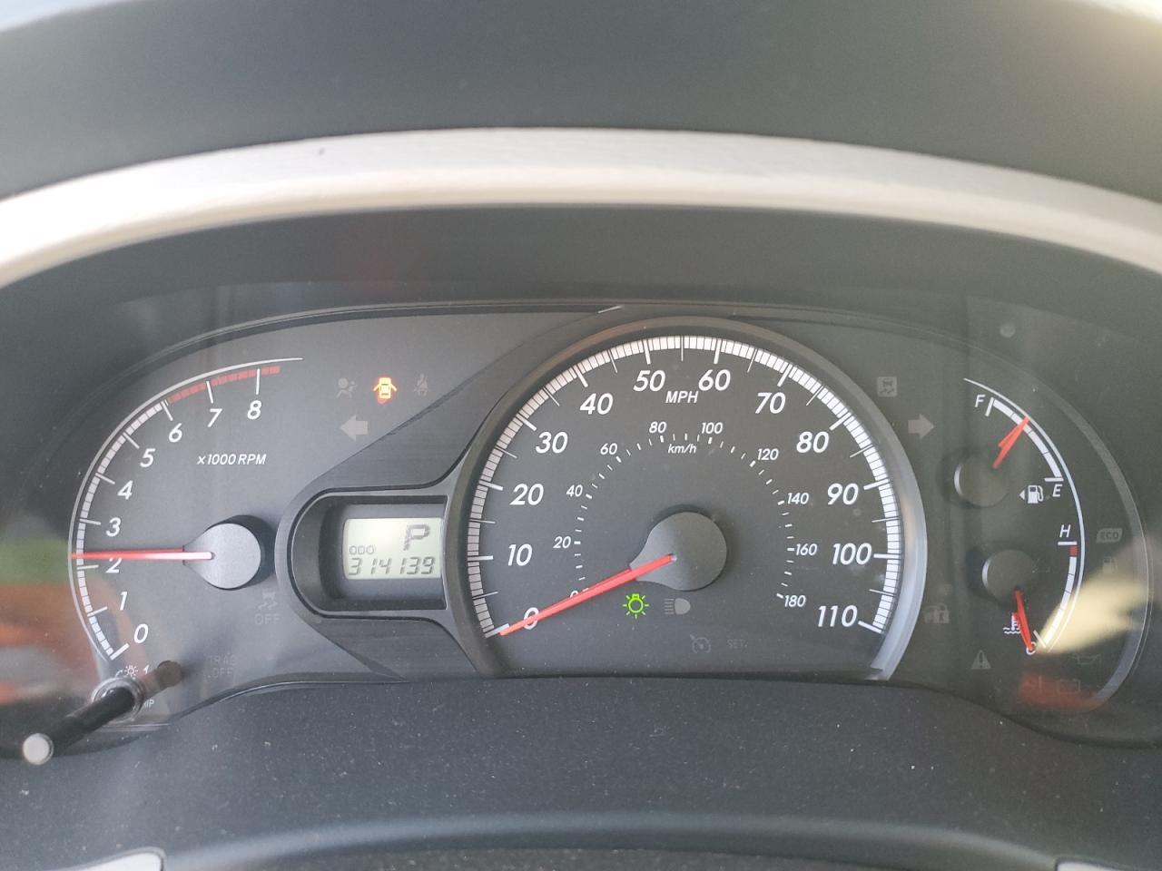 2011 TOYOTA SIENNA