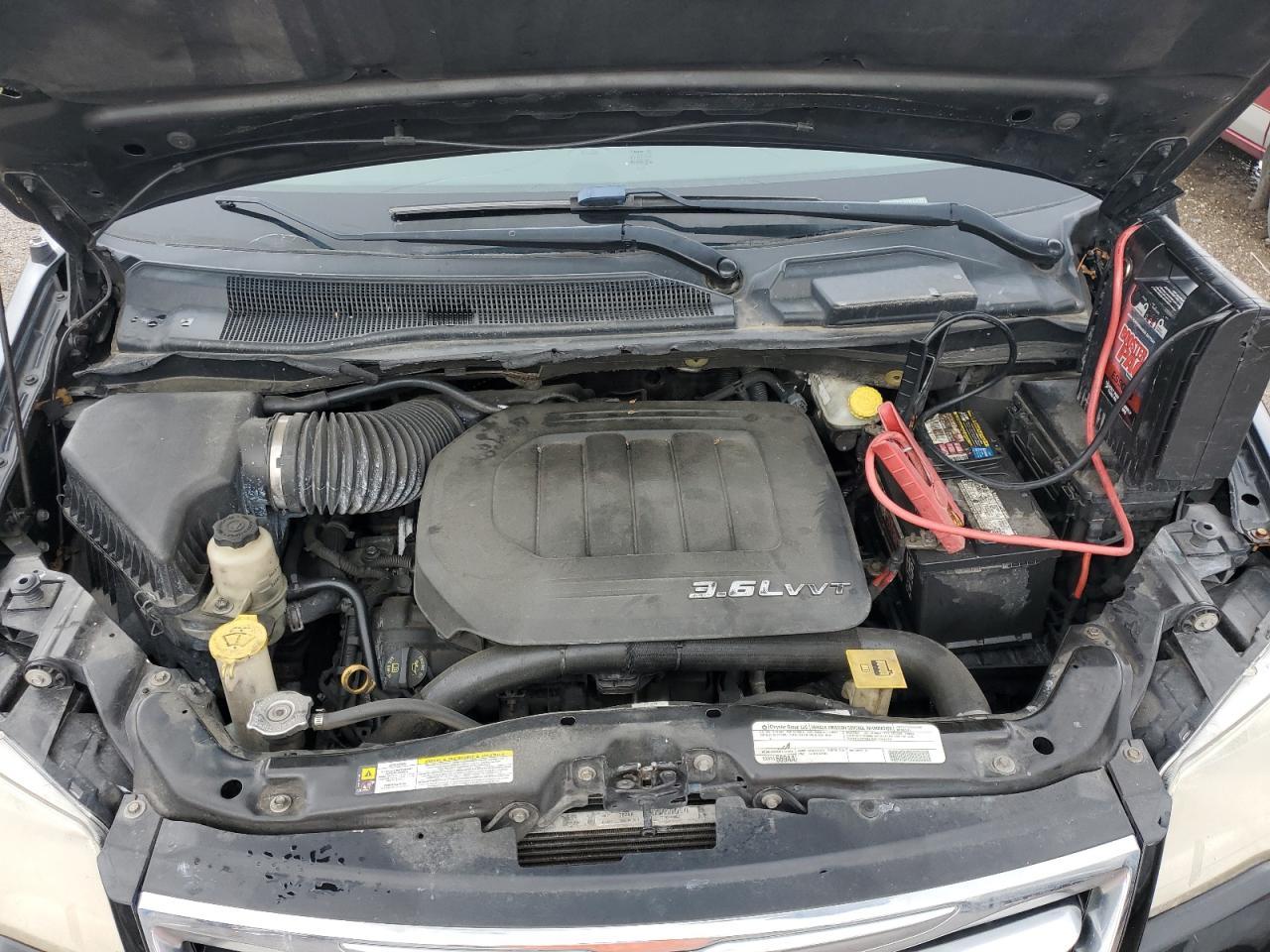 2012 CHRYSLER Town & Country