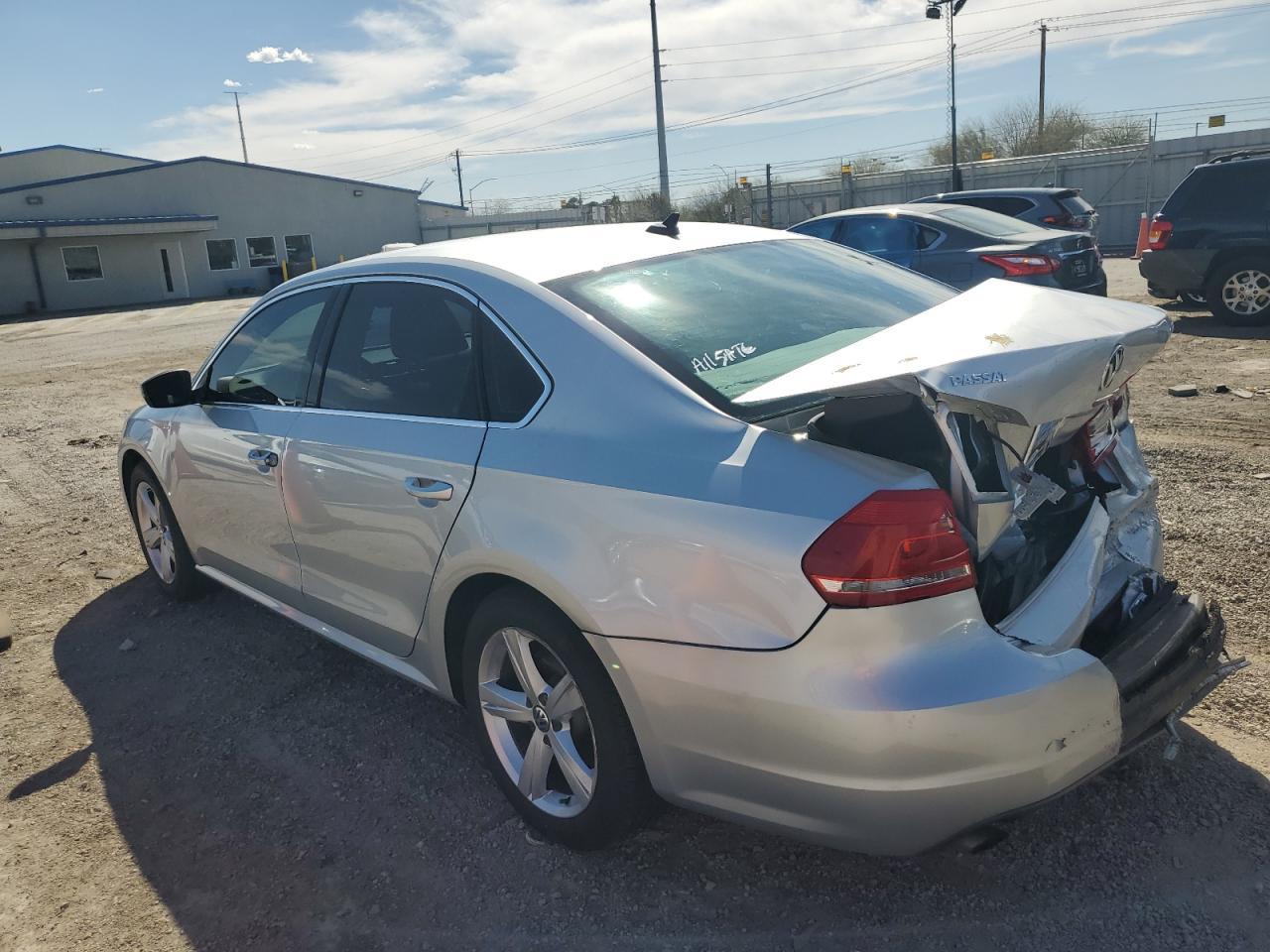 2014 VOLKSWAGEN Passat