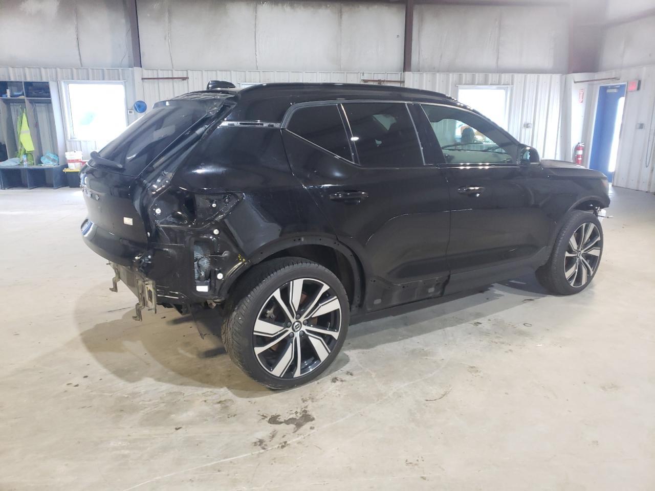 2021 VOLVO XC40