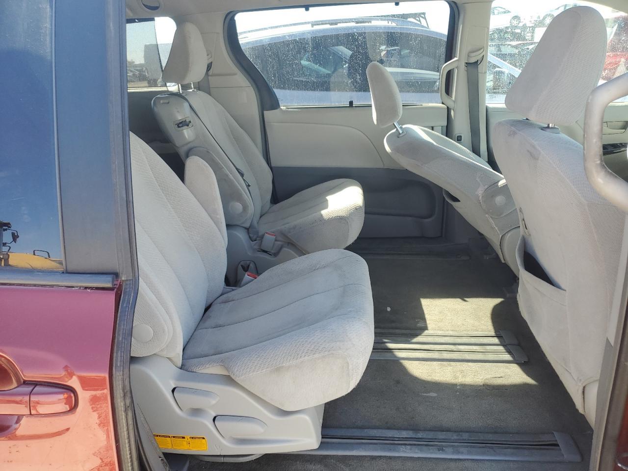 2012 TOYOTA SIENNA