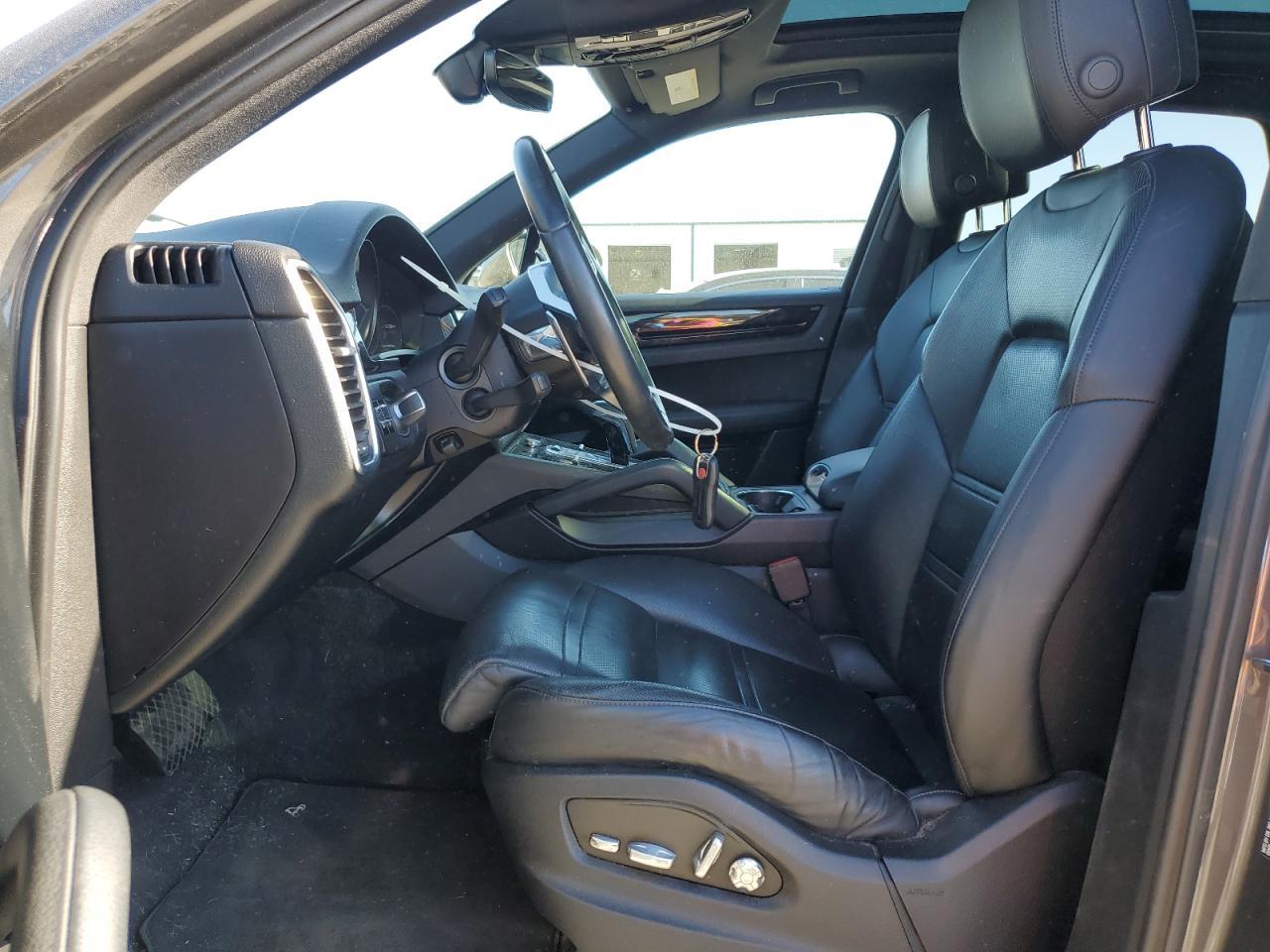 2019 PORSCHE CAYENNE