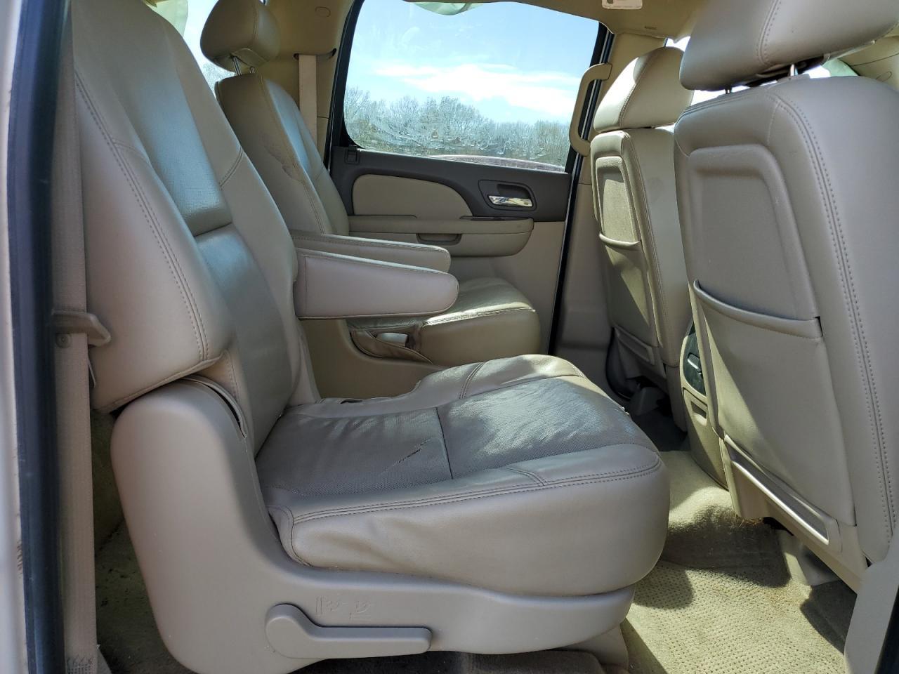 2010 CHEVROLET Suburban