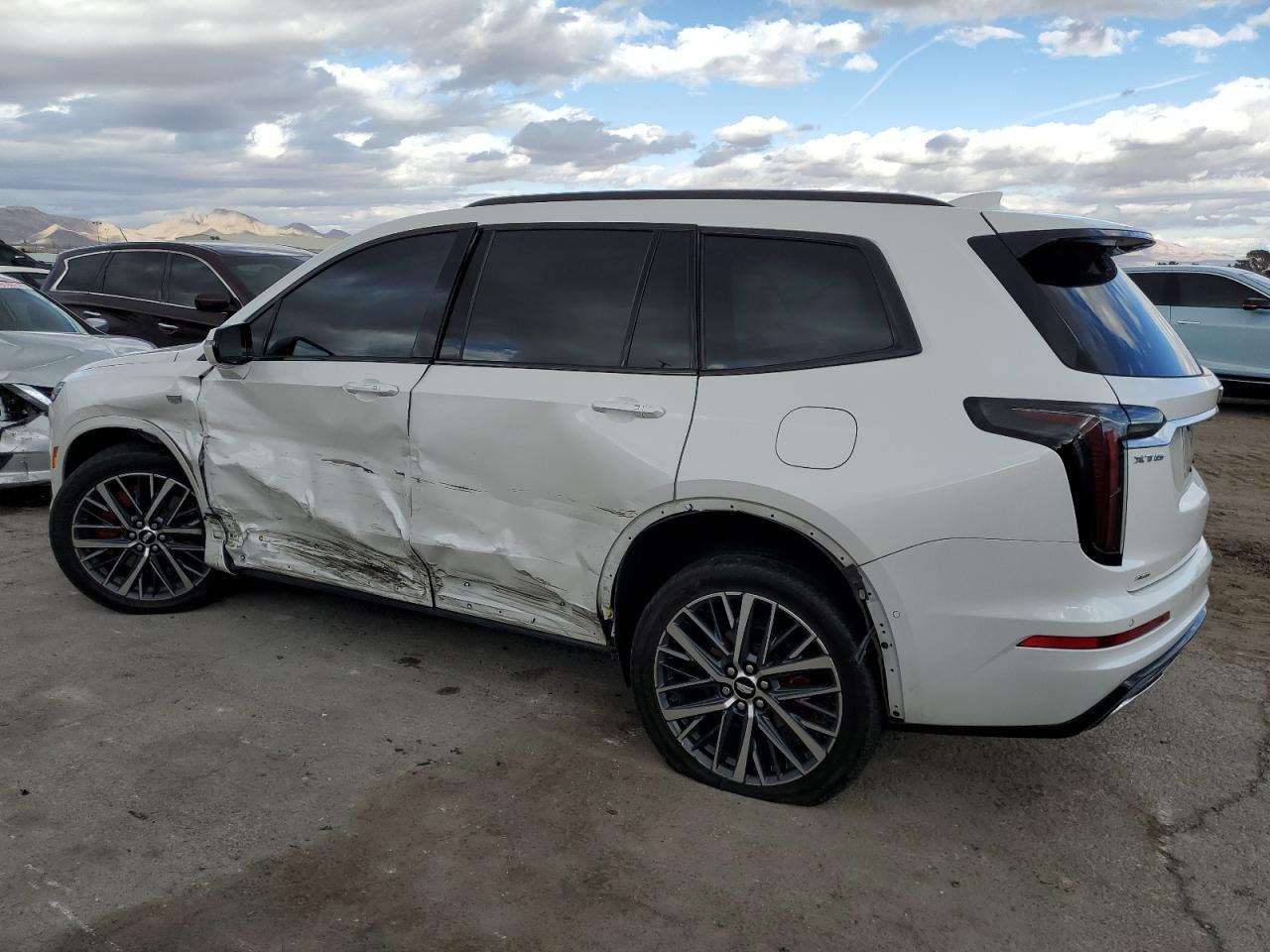 2022 CADILLAC XT6