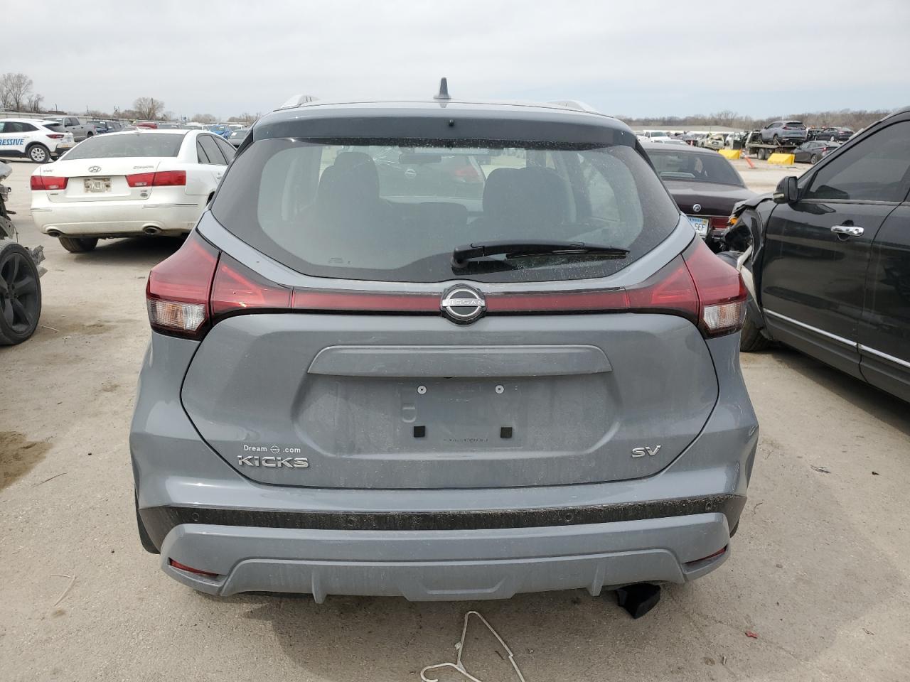 2024 NISSAN KICKS