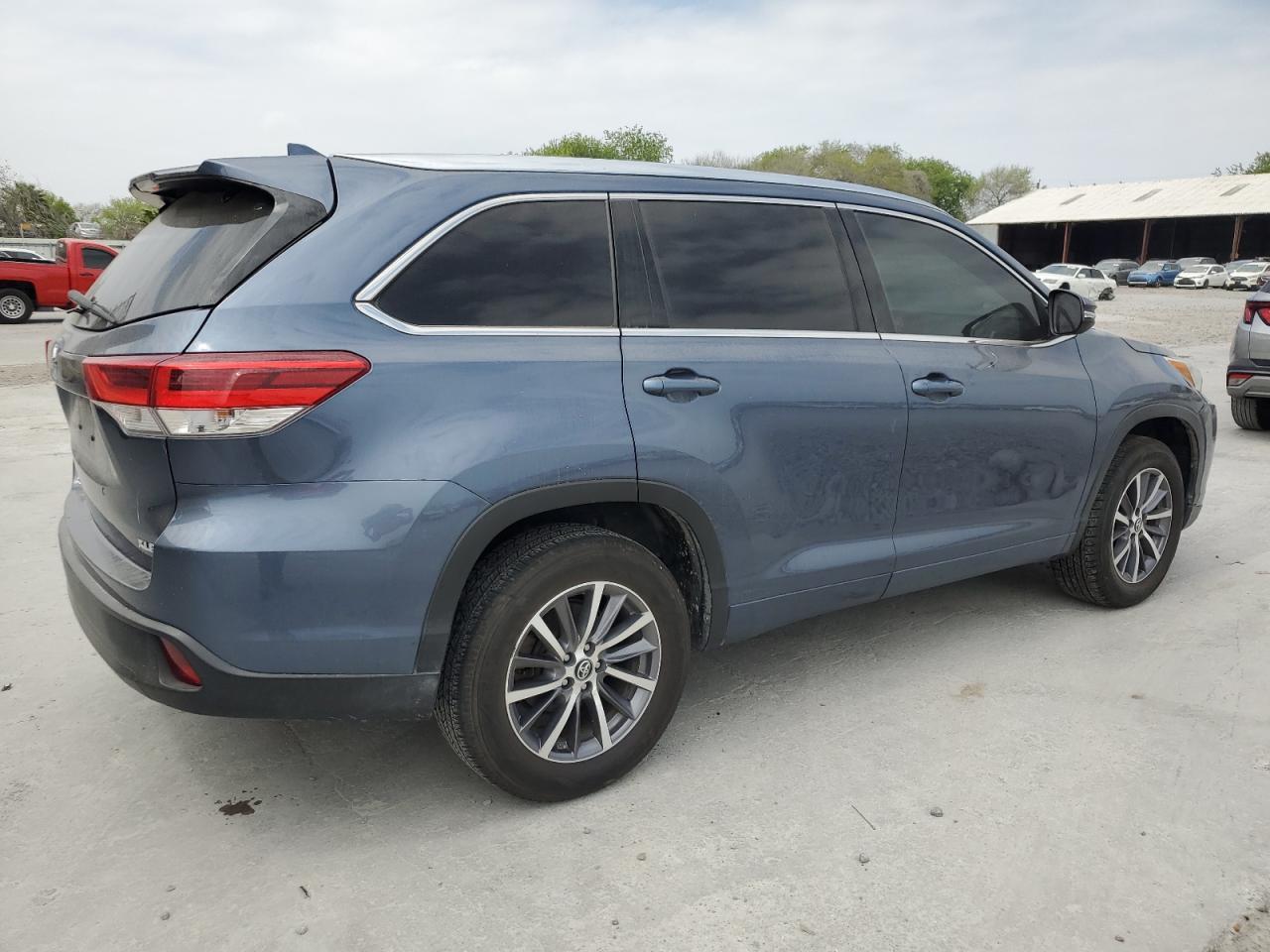 2018 TOYOTA HIGHLANDER