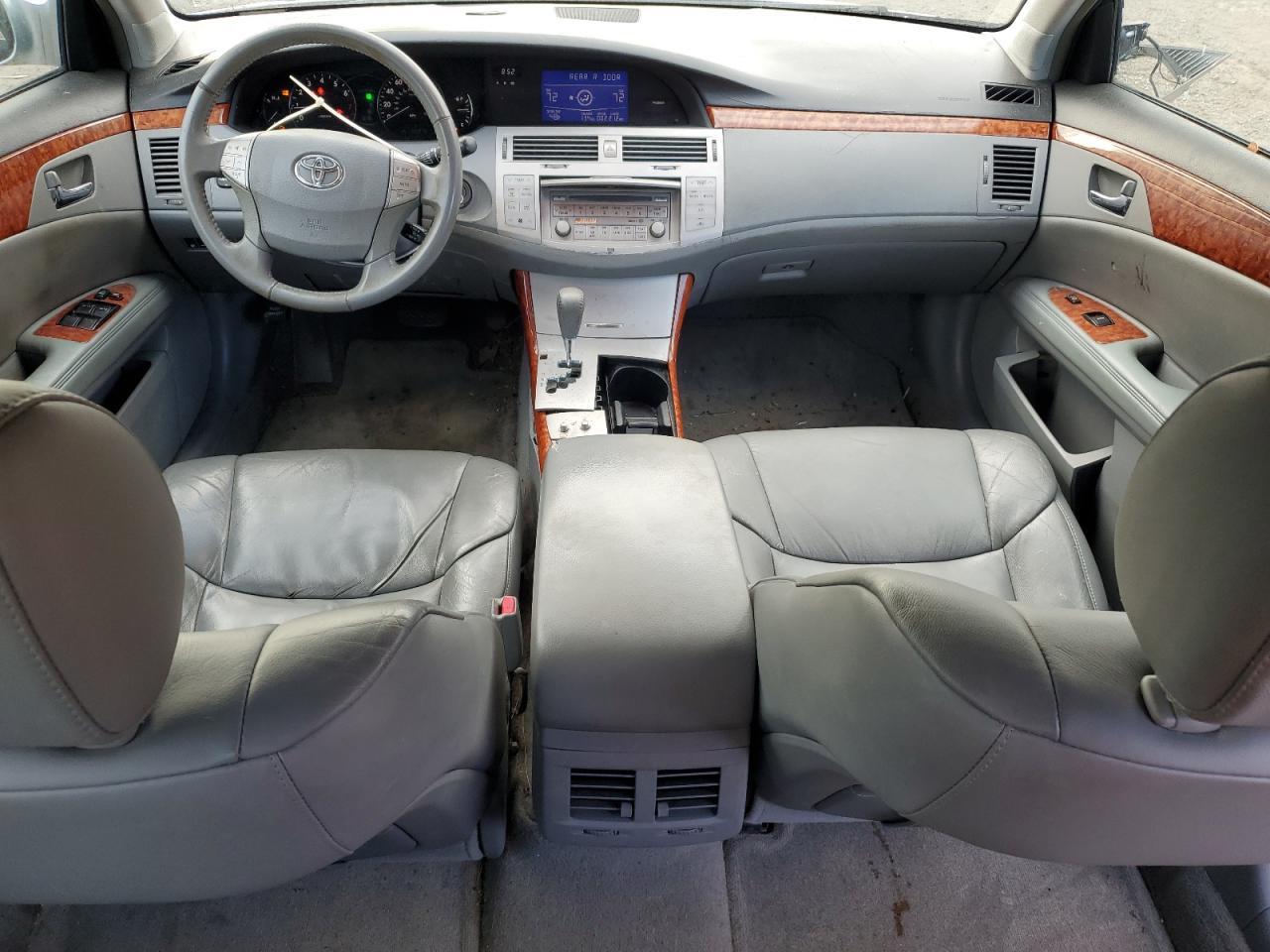 2005 TOYOTA Avalon
