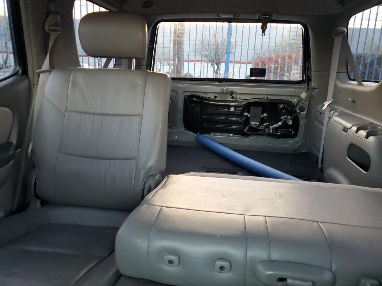 2005 TOYOTA Sequoia