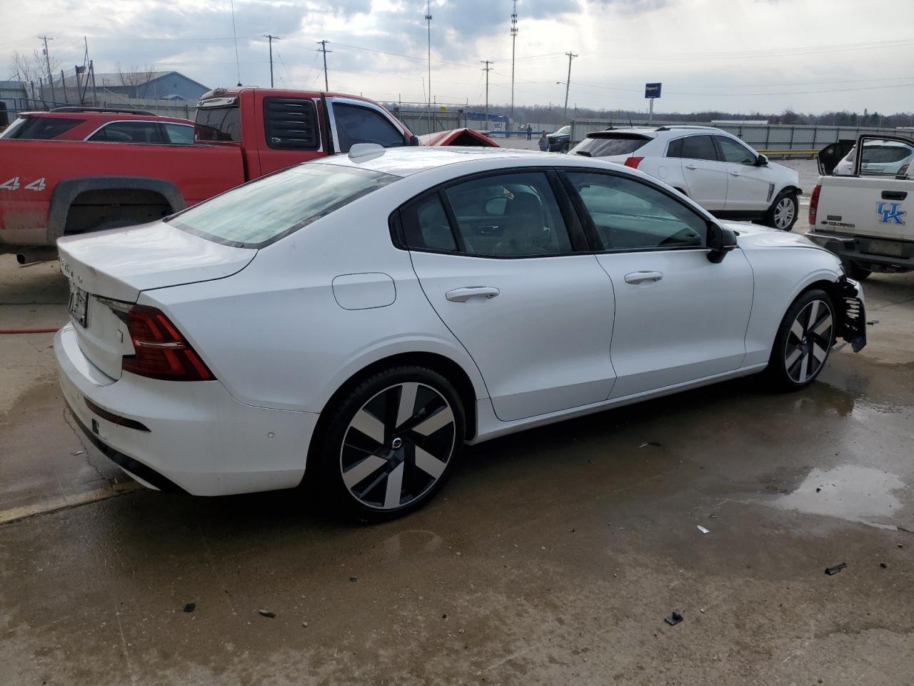 2024 VOLVO S60