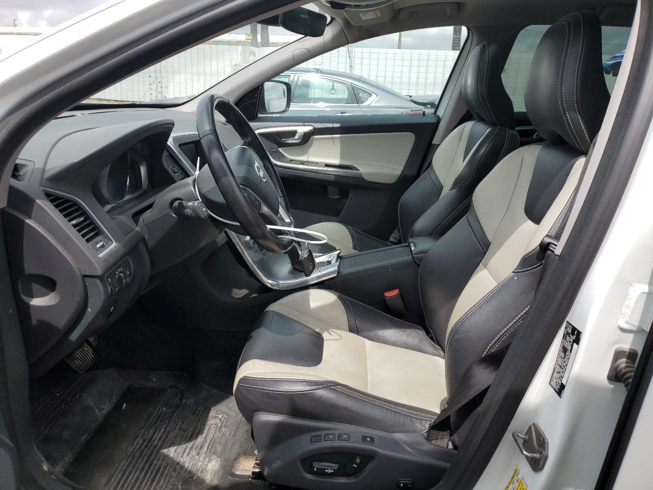 2017 VOLVO XC60