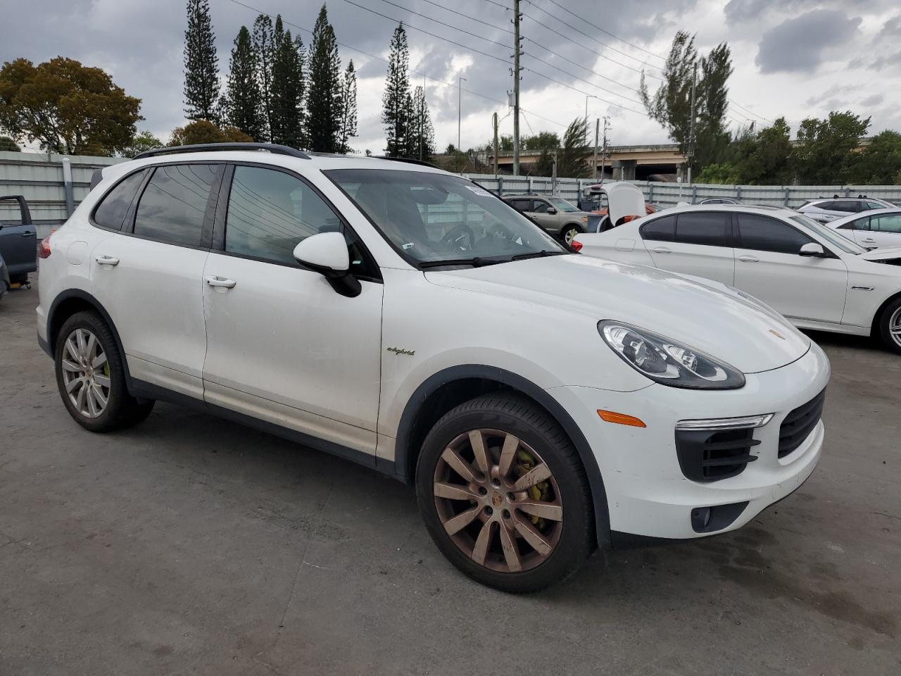 2016 PORSCHE CAYENNE