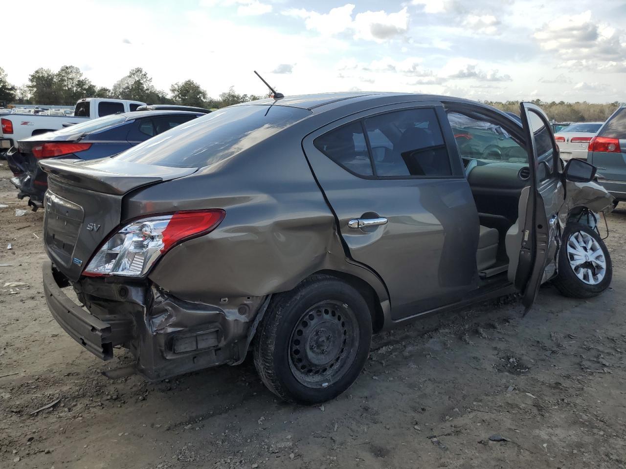 2016 NISSAN VERSA