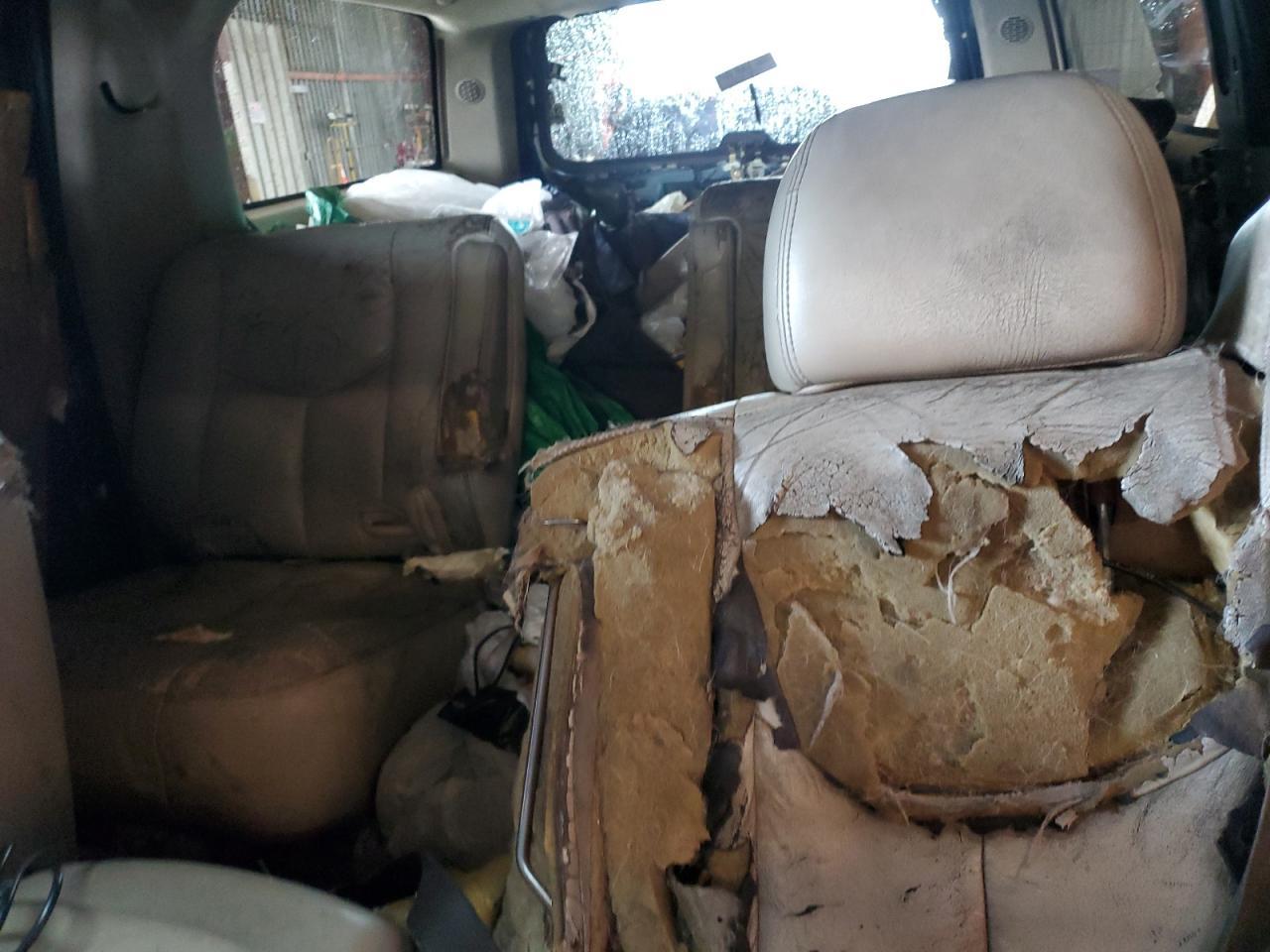 2004 CHEVROLET Suburban