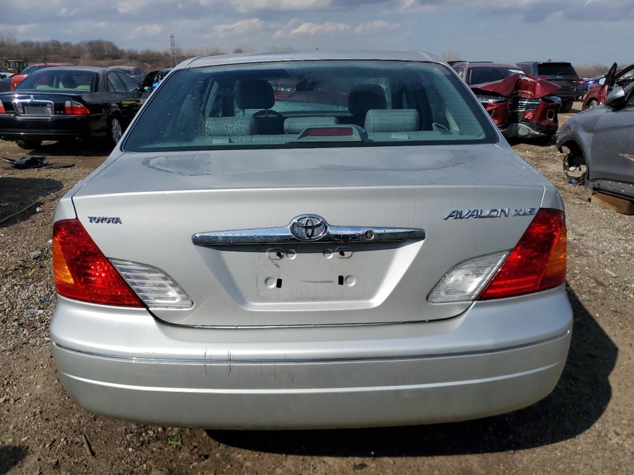 2001 TOYOTA Avalon