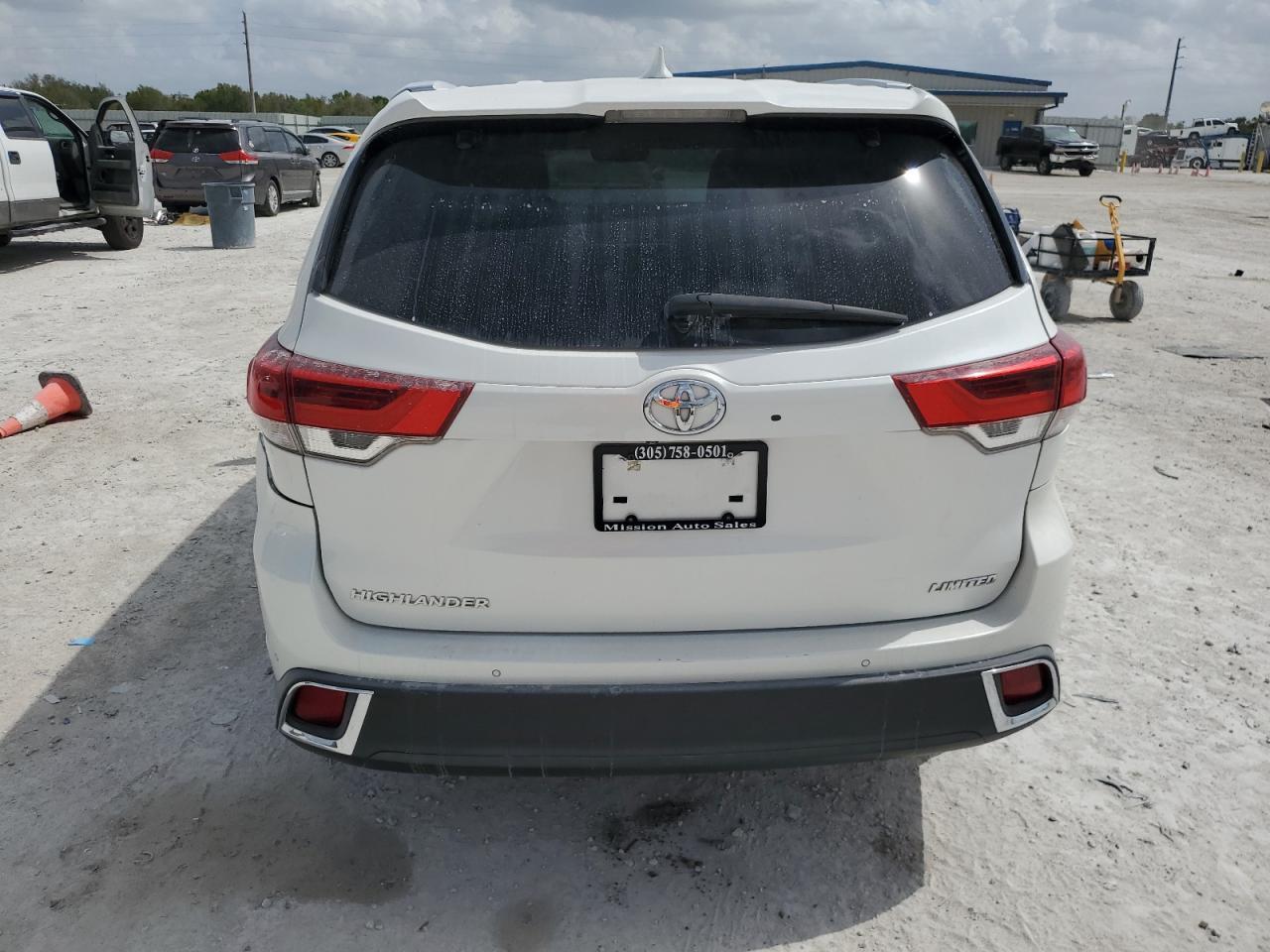 2017 TOYOTA HIGHLANDER