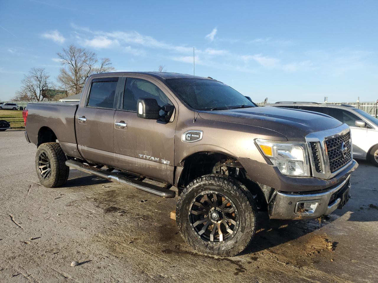 2017 NISSAN Titan
