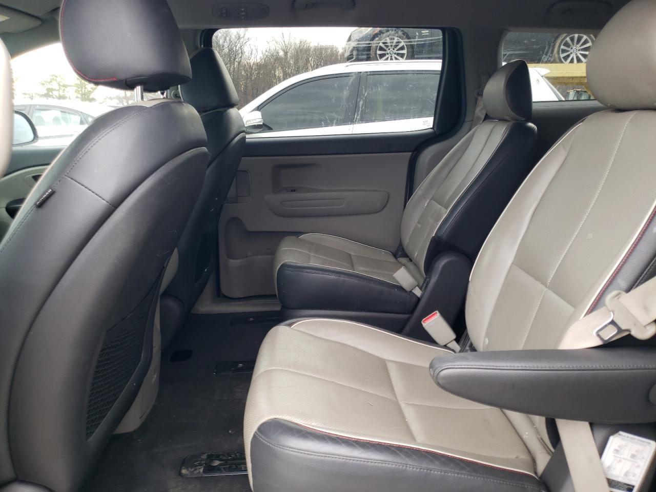 2016 KIA SEDONA