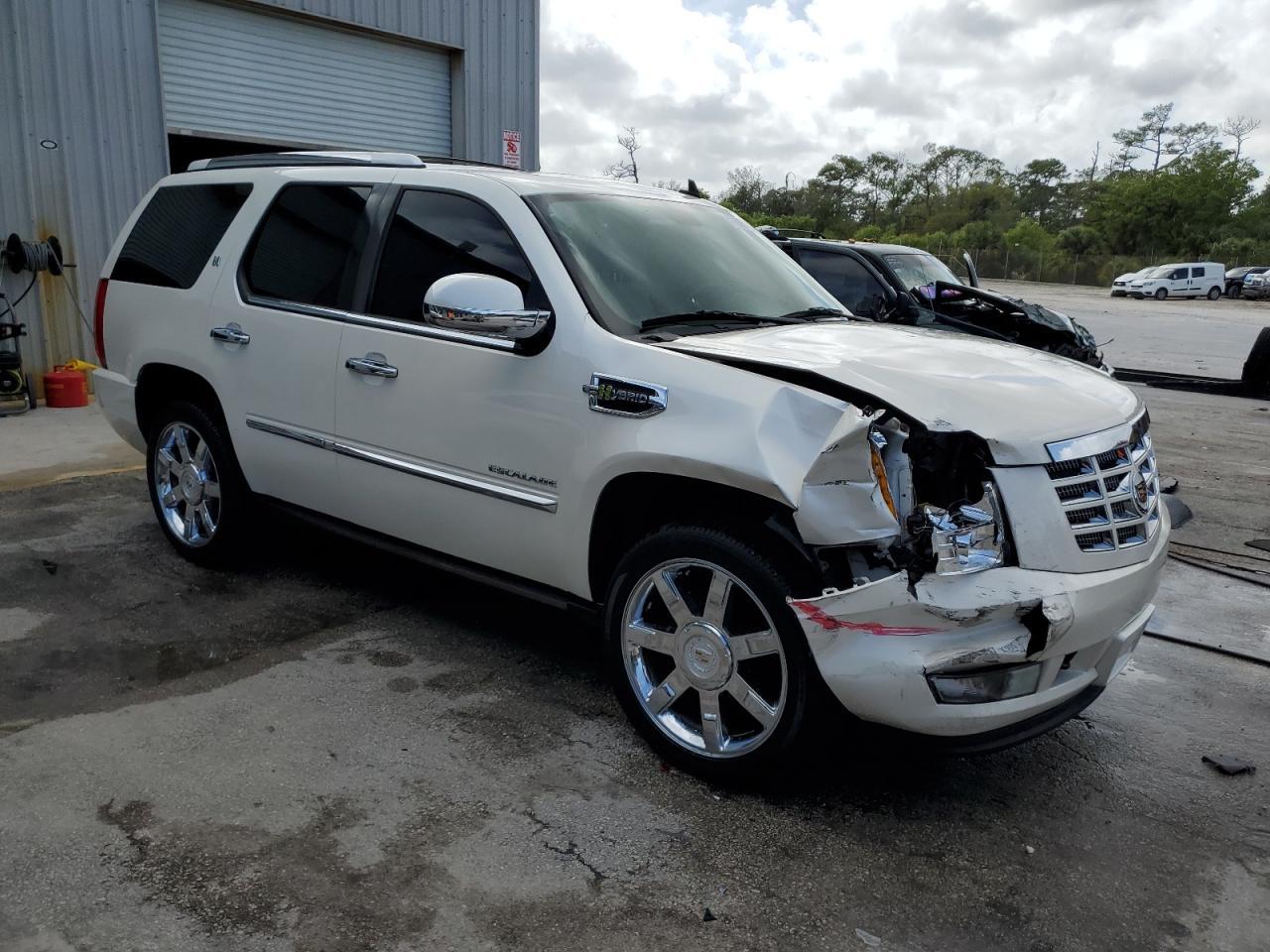 2010 CADILLAC ESCALADE