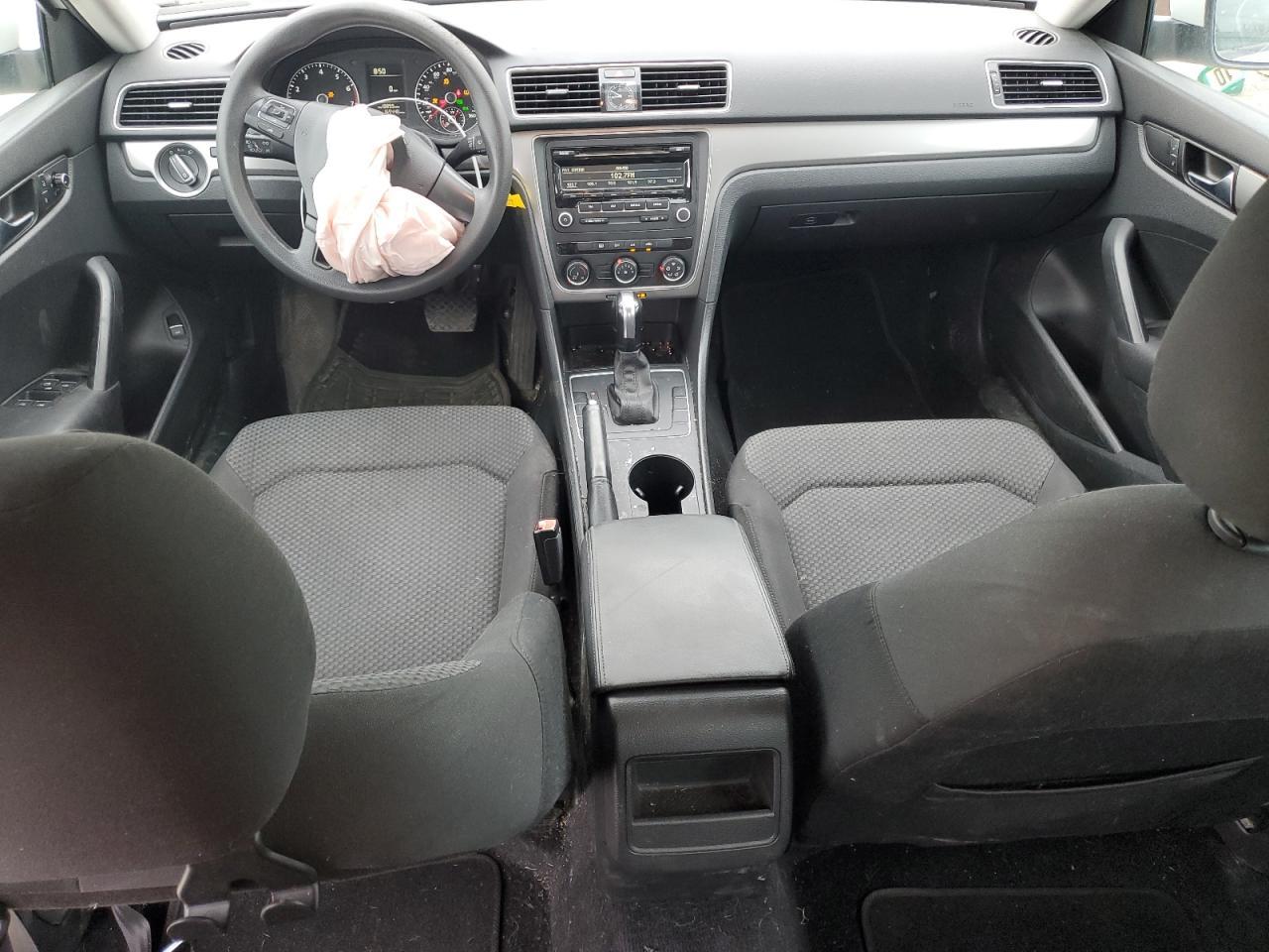 2013 VOLKSWAGEN Passat