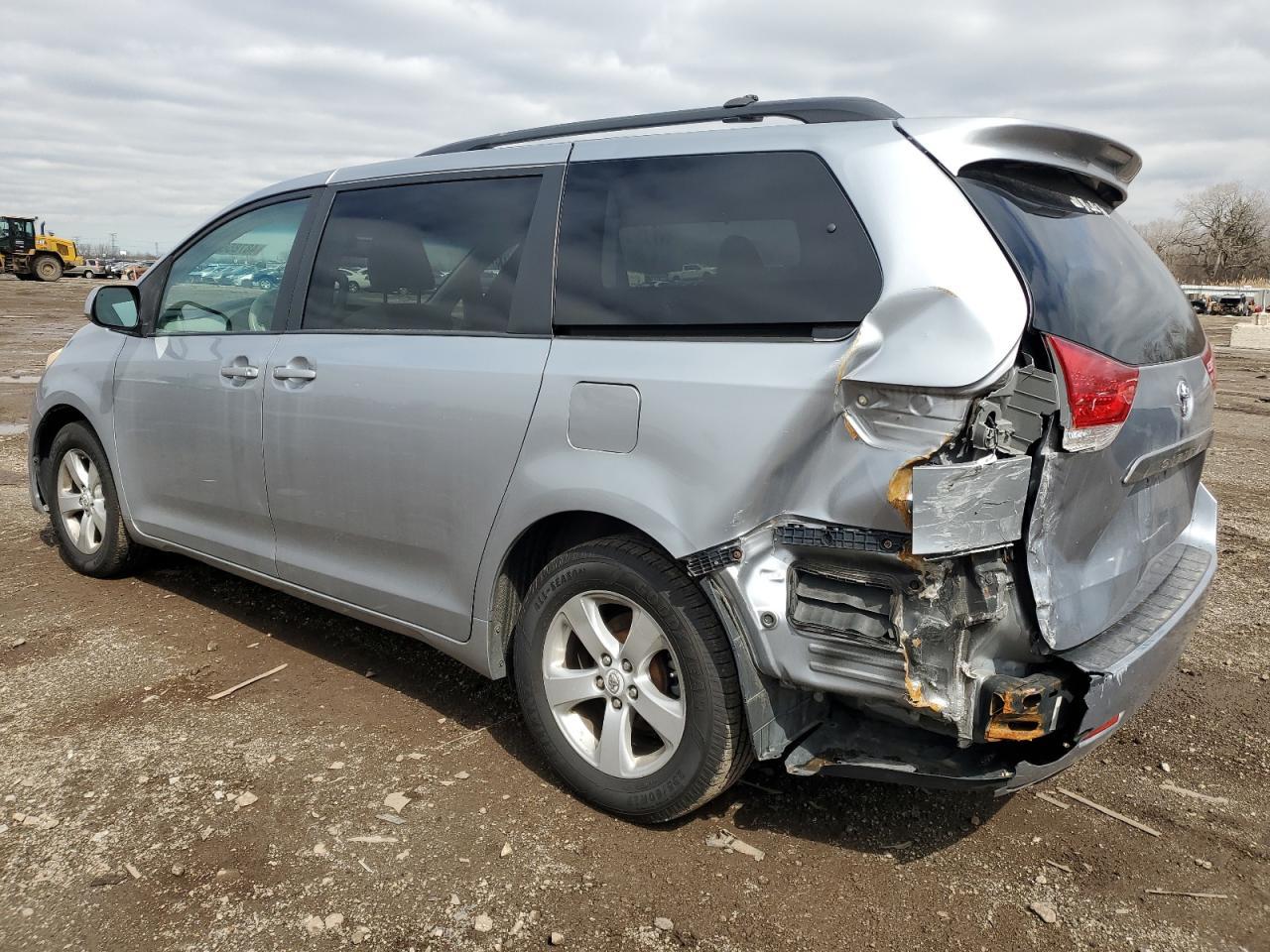 2011 TOYOTA SIENNA