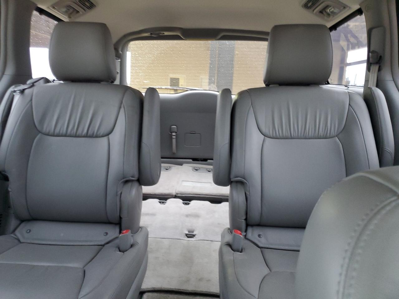 2009 TOYOTA SIENNA