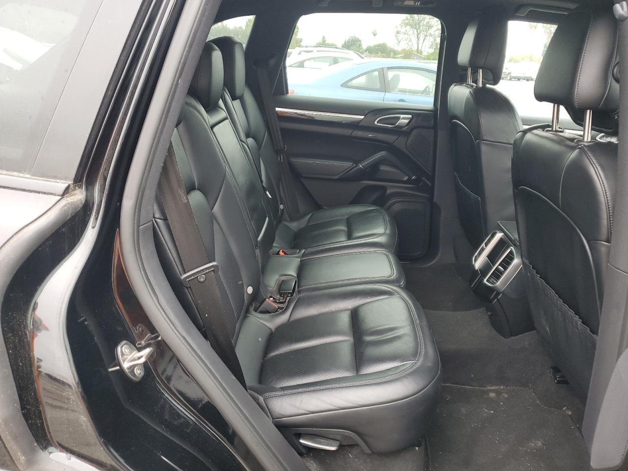 2015 PORSCHE CAYENNE