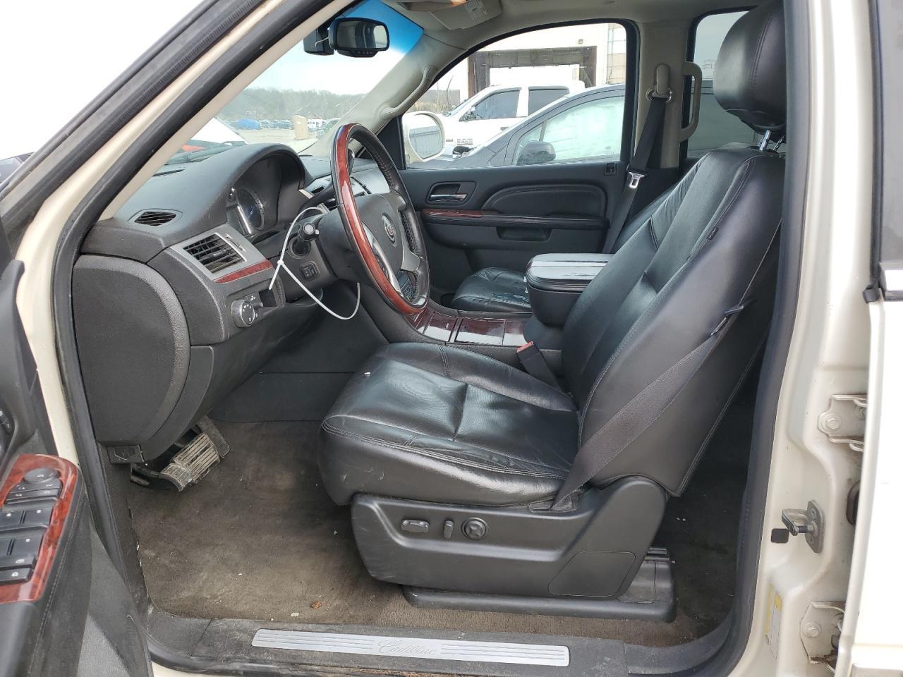 2010 CADILLAC ESCALADE