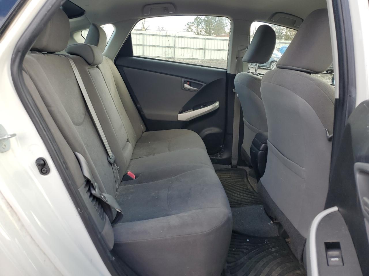 2015 TOYOTA PRIUS