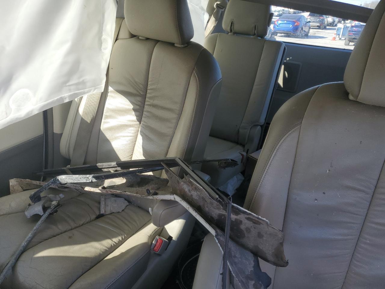 2012 TOYOTA SIENNA