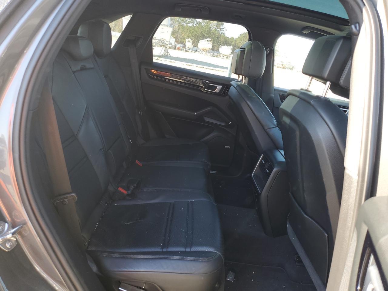 2019 PORSCHE CAYENNE