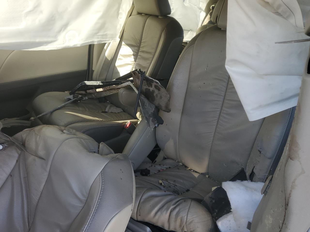 2012 TOYOTA SIENNA
